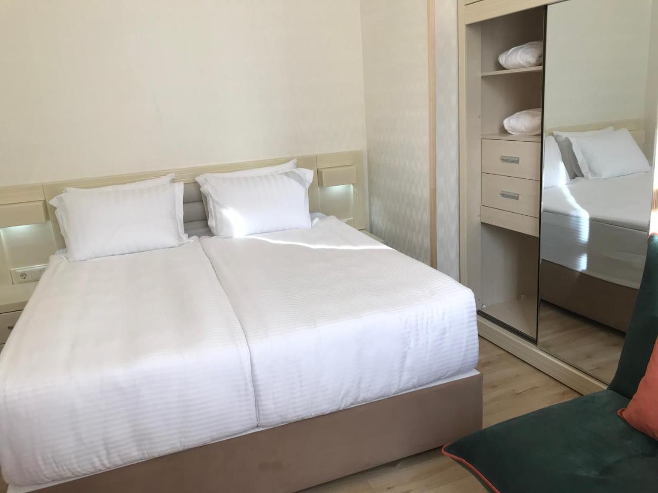 Full Comfort Apartment On Aghmashenebeli Tbilisi Zewnętrze zdjęcie